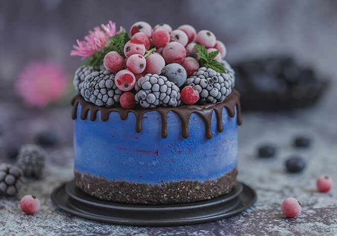 Blue spirulina cake - Thrive Nutrition and Health Magazine
