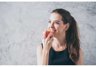 The foods you choose have a direct impact on tooth and gum health! Nutritionist Phoebe Wharton gives us some top nutritional tips on maintaining a healthy mouth and making sure that your teeth and gums are in good shape. - Thrive Nutrition and Health Magazine