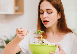 Mindfulness Practitioner and qualified Nutritionist Kirsty Grace gives her top tips on changing your mindset and habits when it comes to food! - Thrive Nutrition and Health Magazine