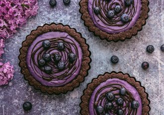 Chocolate Cookie Tarts with Maqui Berry - Thrive Nutrition and Health Magazine