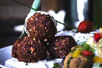 Cacao & Beetroot Snack Balls
